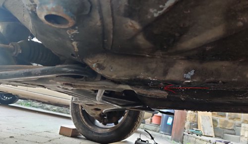 24 - front subframe not bolted on maybe.JPG
