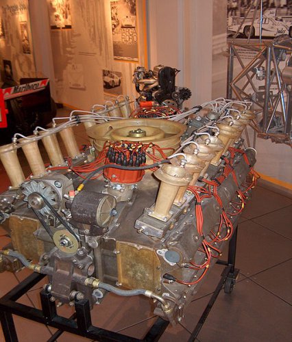 512px-Porsche_16cyl_engine.jpg
